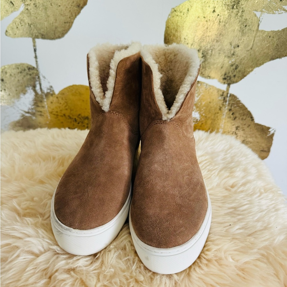Ugg Lynus Sneaker Boots 9